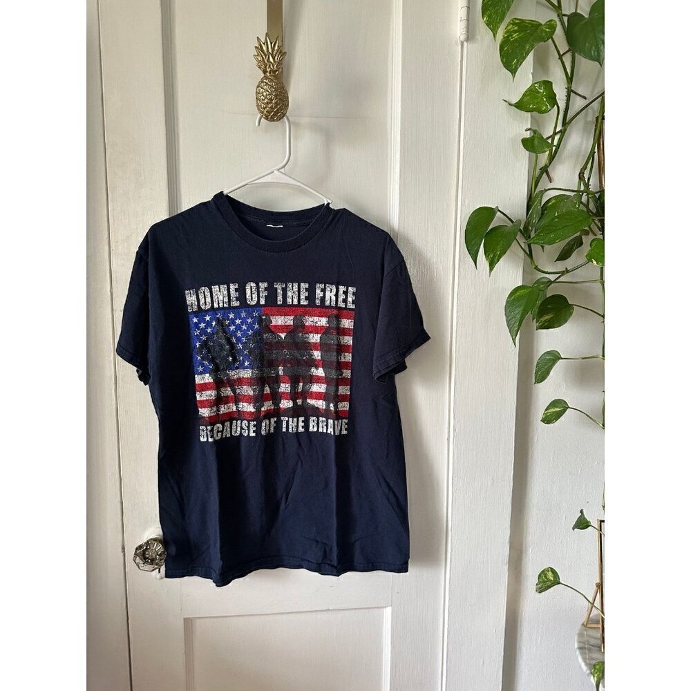 Home of the Free Because of the Brave men’s size medium t-shirt
